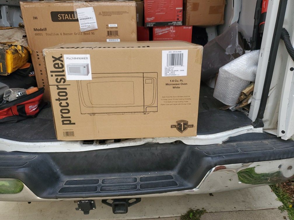PROCTOR SILEX 1.6 CU. FT. MICROWAVEu