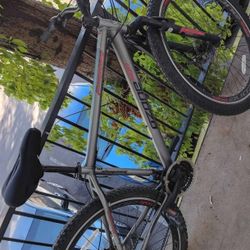 Ozone 500 Mountain Bike Like New  29in