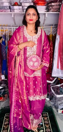 pakistani kurta set with beautiful hand bag