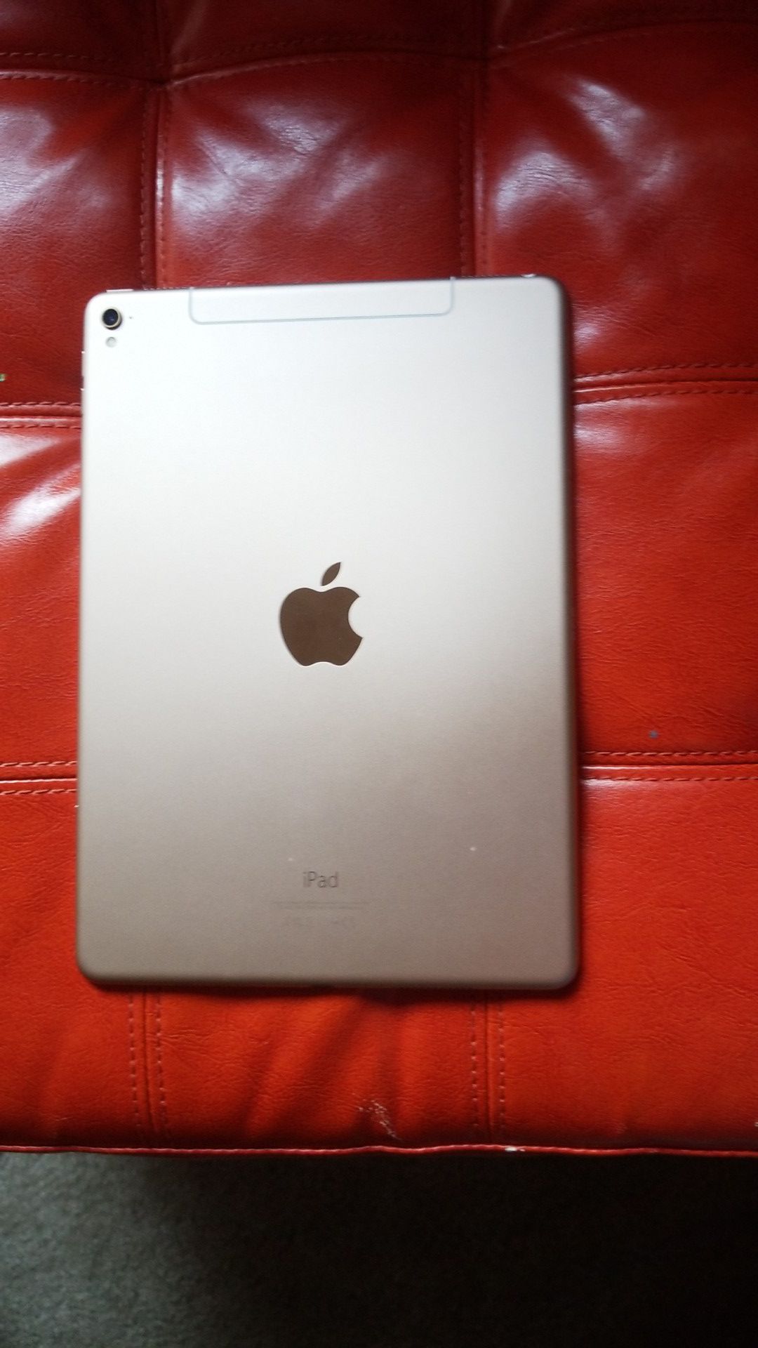 iPad pro 2016 front color white and back gold color 32 gb