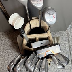 Ladies RIGHT Handed Tour Model II   13 pc Golf Club set, with new DATREK Golf Bag