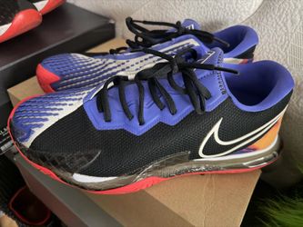 Shoes size 9.5