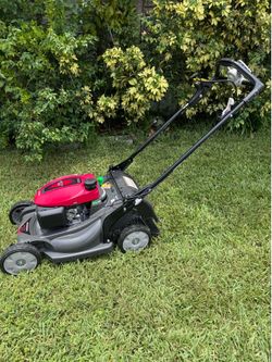 FEW TIMES USED ALMOST NEW SELF PROPELLED LAWNMOWER HONDA HRX-217 /200cc TWIN BLADE / BLADE CONTROL SYSTEM . XENOY DECK NEVER GER RUST, DENT or CORRODE