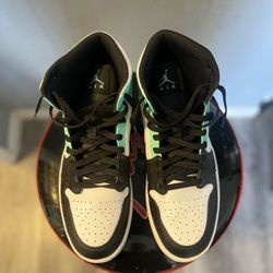 Air Jordan 1 Mid Tropical Twist Size 13