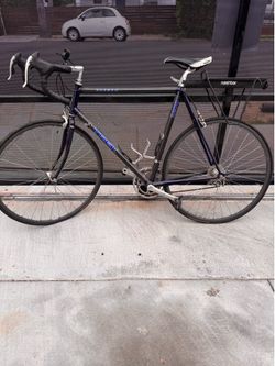 Trek carbon 2200 road bike
