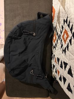 Lululemon cross body bag 6L