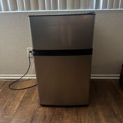 Insignia mini fridge