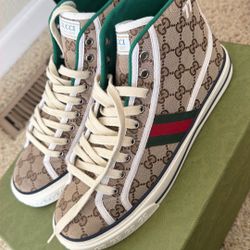 GUCCI FIT SIZE 10