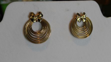 Gold wreath earrings