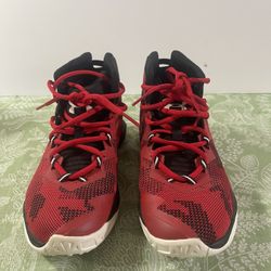 Under Armor Size 5.5Y Youth as New