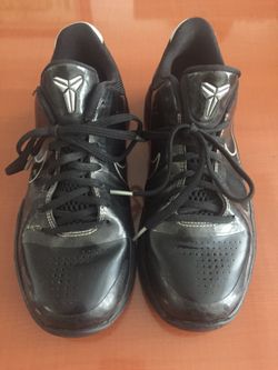 Kobe 5 black kids size 6y