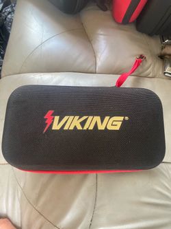 Viking 2000 peak amp battery jumper w/flashlight/hazard light