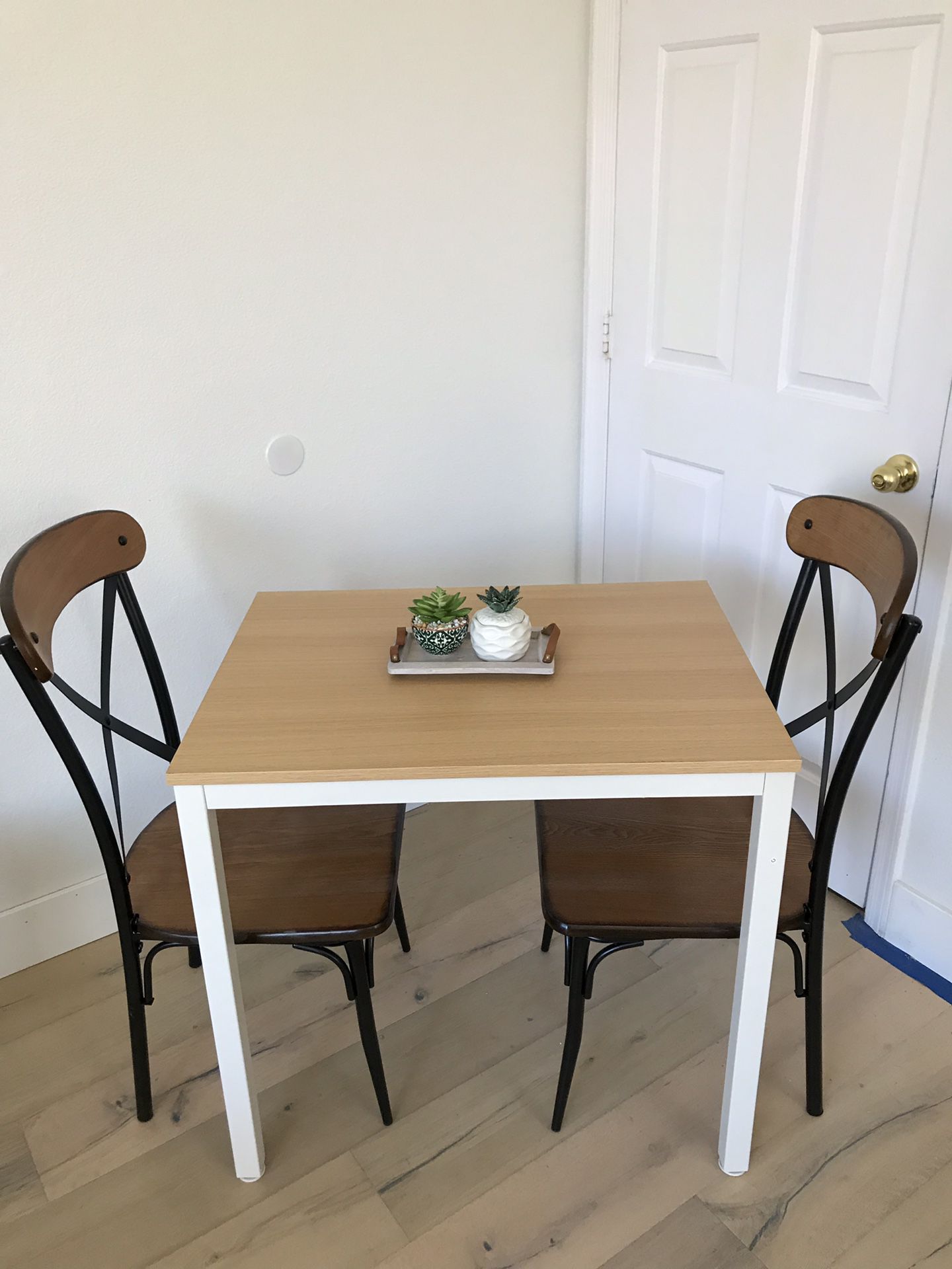 Small dining table with 2 chairs