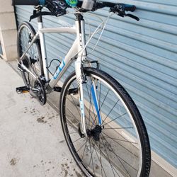 GT HYBRID BIKE 21 SPEEDS TIRE 700C SIZE M 