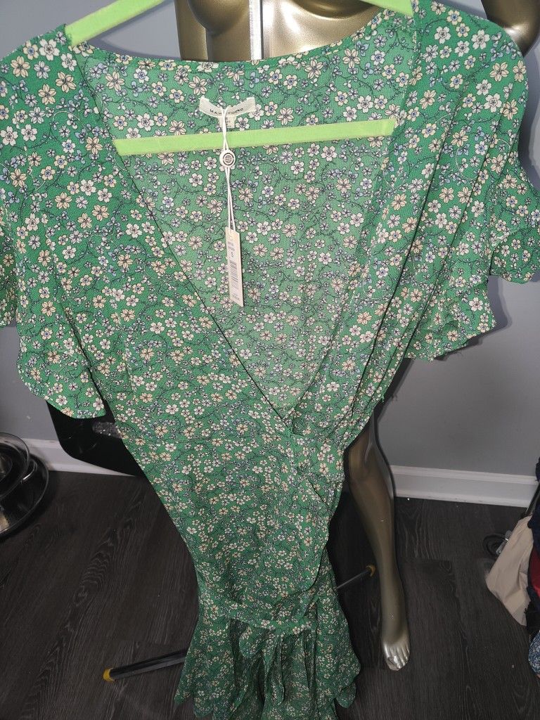 NWT $128 Max Studio Ruffle Wrap Floral Dress