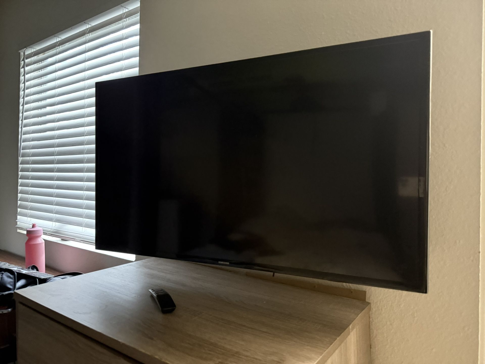 40” Samsung TV w/ Google Chromecast - 80