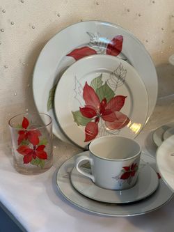 Christmas set dishes 44 pieces