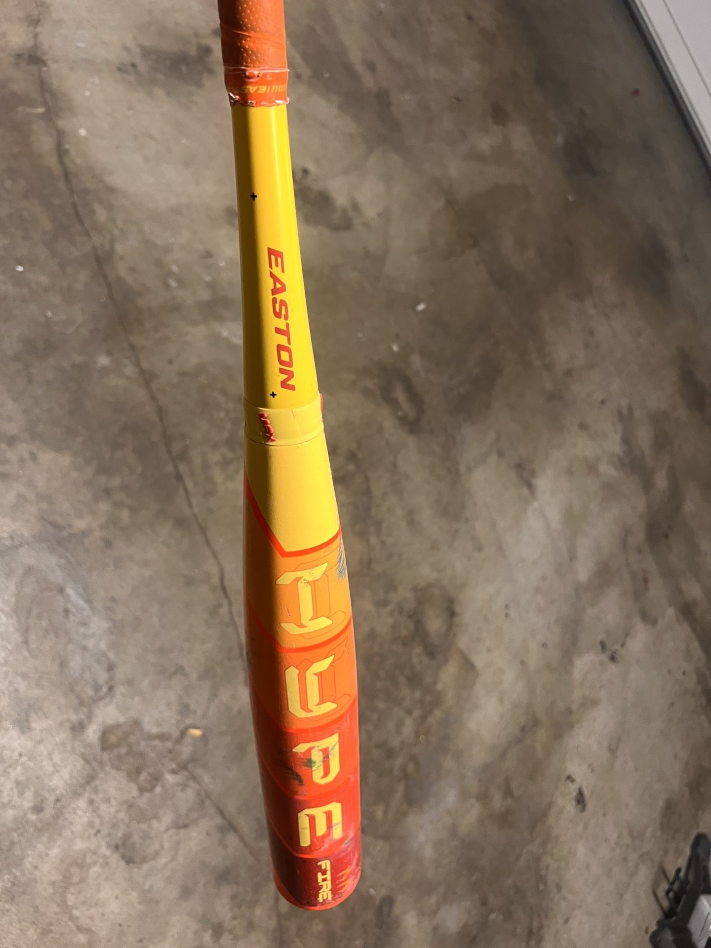 Easton baseball bat (31” / -8).