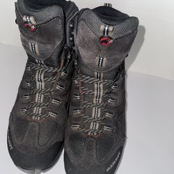 Mammut RAICHLE GORE-TEX Hiking Boots (9.5) | Vibram sole | Black | Very sturdy | Lace up | Waterproof | Lightweight | Great for hiking, backpacking, e