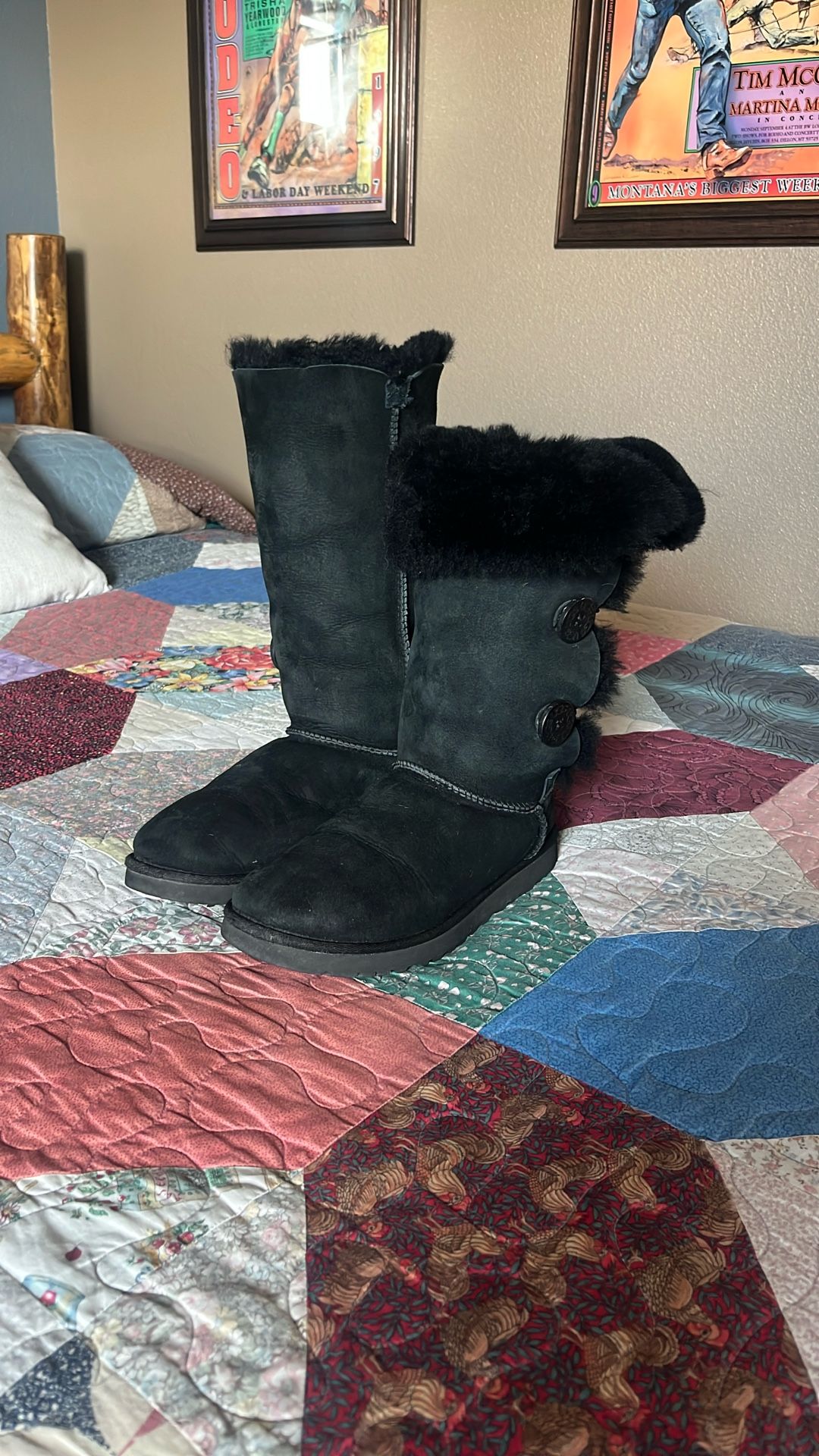 UGGs – size 8