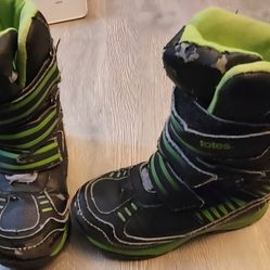 Totes Black and Green Kids Winter Boots