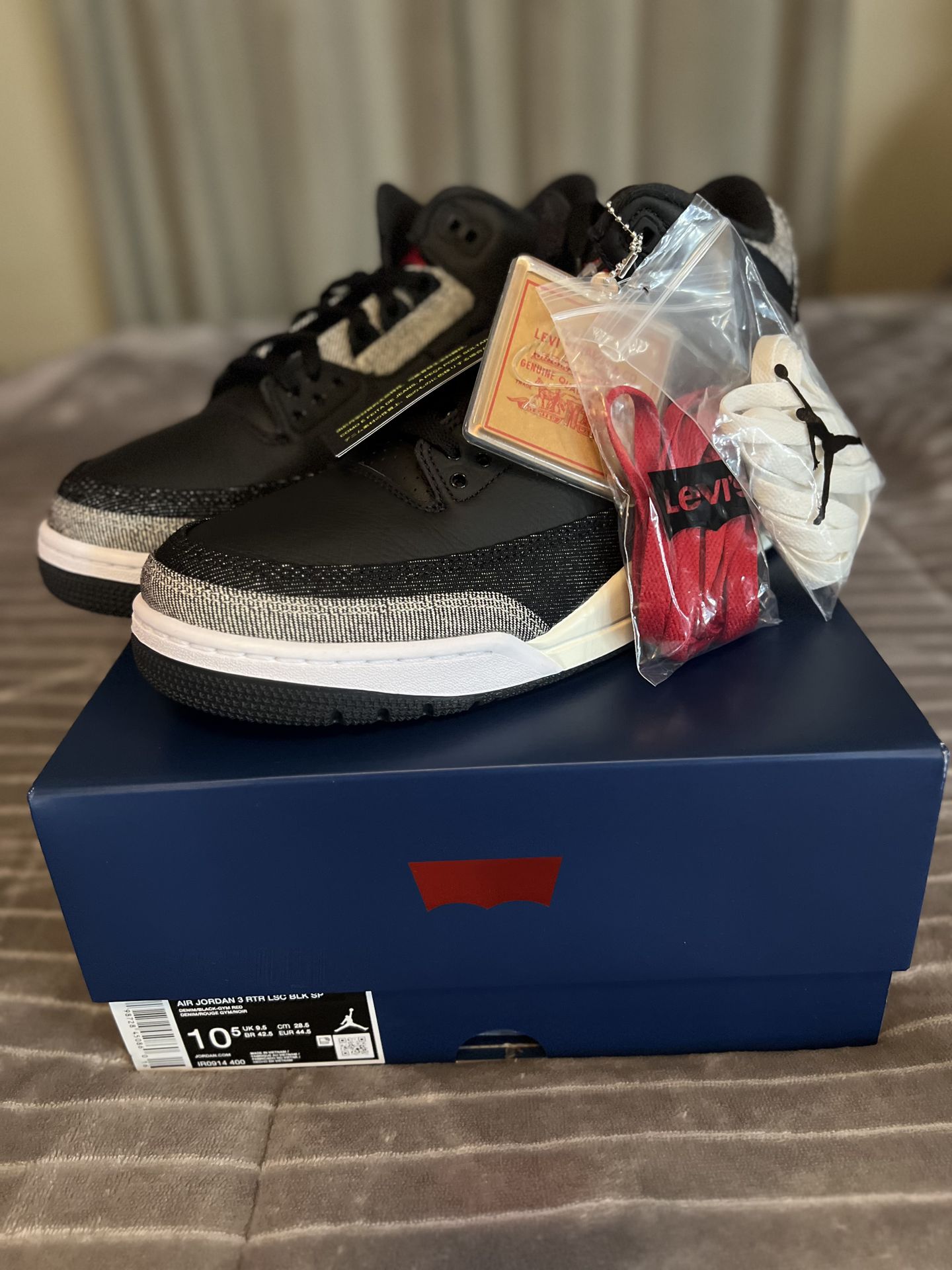 Jordan 4 Levi’s Black