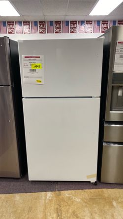 GE Garage-ready 21.9-cu ft Standard-Depth 33-in Wide Top-Freezer Refrigerator ( White ) Garage Ready