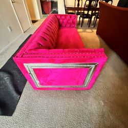 🔥 Stunning Red Velvet Sofa Set – Like New! 🔥