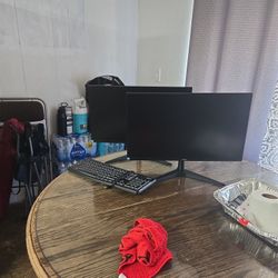 2 Monitors For 20$$ 1 Key Bored 