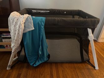 Guava Lotus Travel Crib