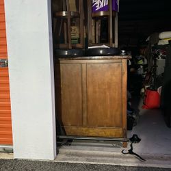 Bar With Swivel Stools 