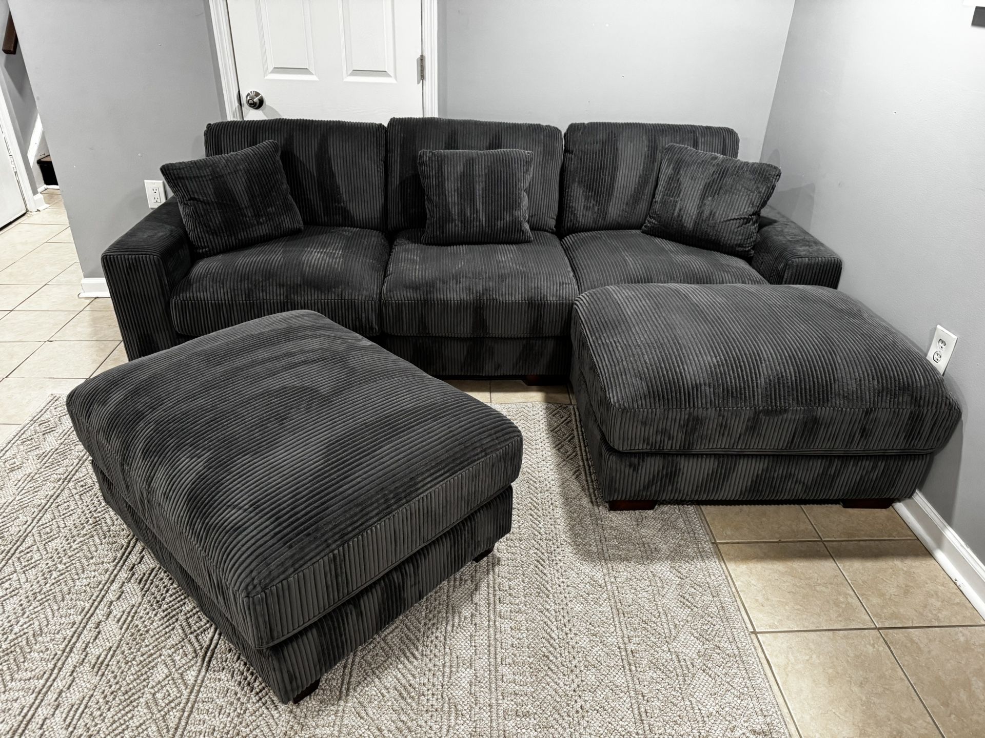 FREE DELIVERY AND INSTALLATION - 🚚 Brand New in Box 📦 Gray 5 Pieces Modular Sectional Reversible