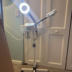 Salon Grade Facial Steamer w/ Mag Lamp