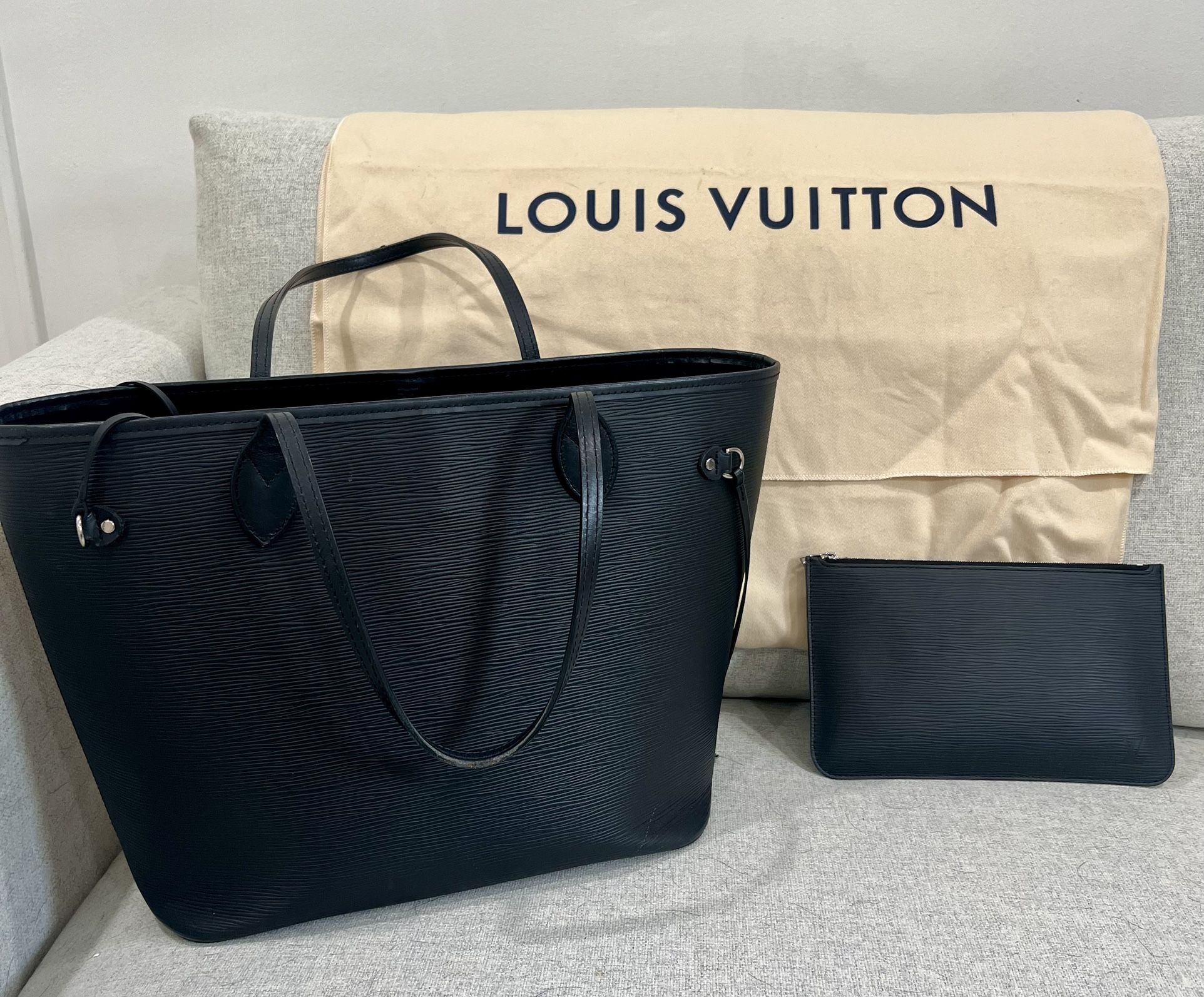 Louis Vuitton Neverfull MM Black Epi Leather (PRICE DROP)