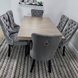 Dining Room Table Can Extend With 6 Velvet Chairs 