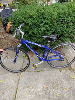 Trek 7200 Multitrack Hybrid Bike Blue