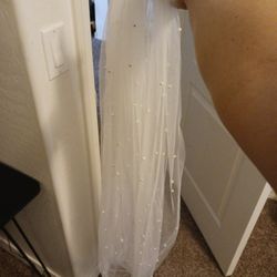 Beautiful New White Veil Has Pearls All Over Absolutely Stunning $25 Must Pick Up Broadway And APACHE BUCKEYE AZ CASH ONLY PLS THANKS 