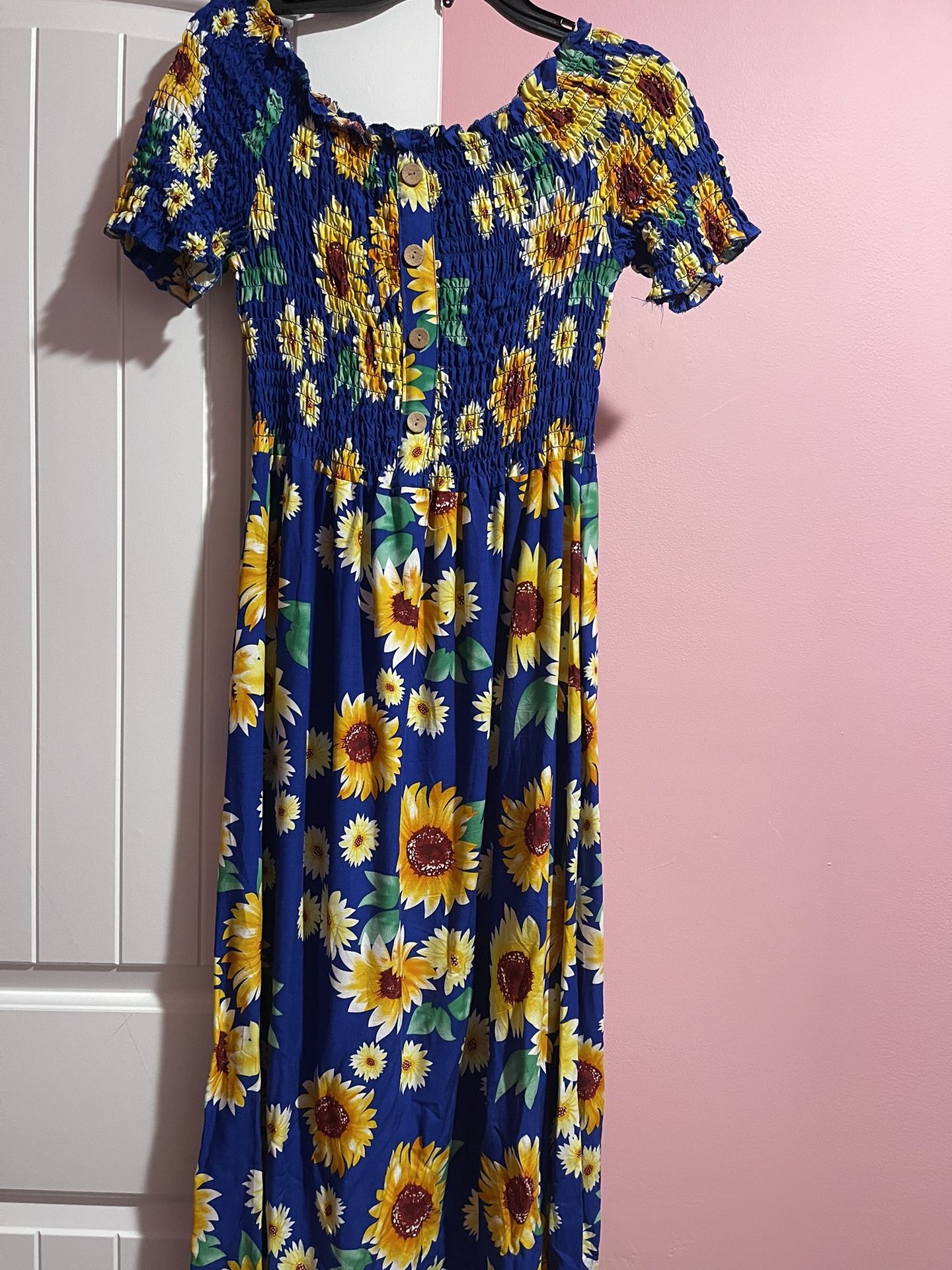 Nice Dress Never Use It Is You Can I Use For Large Medium Extra Large Large Double Extra Large Large$10