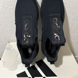 Men New Slip On Adidas Size 11/1/2 New 🌏🌙💫