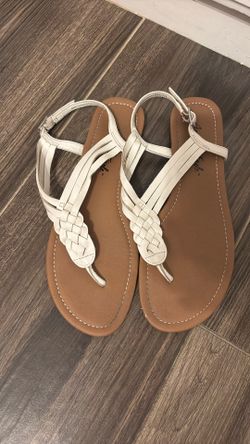 American Eagle White Sandals