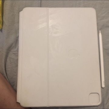 Magic Keyboard & Apple Pencil 