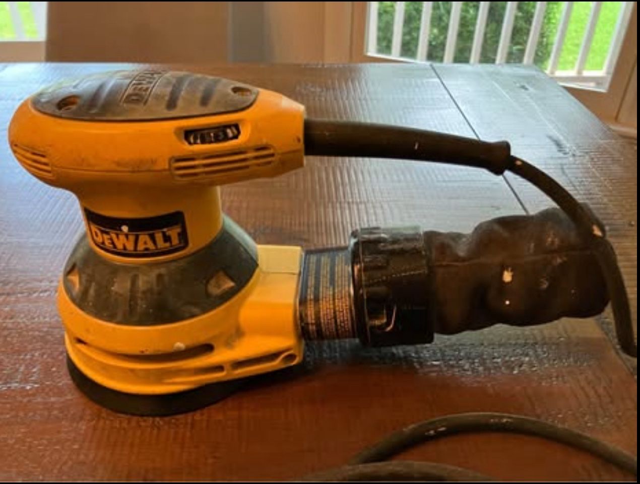 DeWalt corded, multi speed palm sander