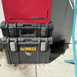 Dewalt Rolling Tool Box. 