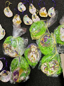 Mardi Gras Oyster Shells 