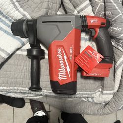 M18 FUEL 18V Lithium-lon Brushless cordless SDS-Plus 1-1/8 in Rotary Hammer Drill