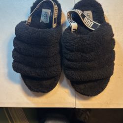 UGG Slippers Youth 4 - Slightly Used