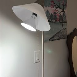 Modern White Floor Lamp (5’5”)