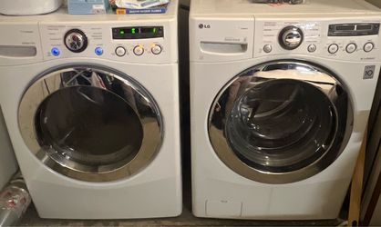 LG HE Stackable Medium ( 4.5-cu ft ) Front Load Washer and Dryer