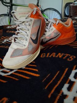 NIKE ZOOM HYPERFUSE 2010 SLIGHTLY  USED SIZE MENS 10.5