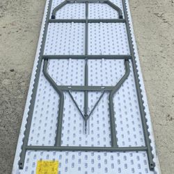 TABLE- DOES * NOT* FOLD IN HALF- 8FT